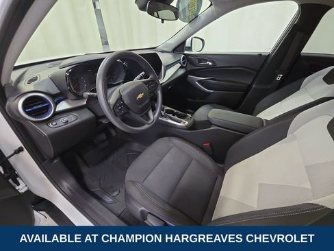 Used 2024 Chevrolet Trax LS w/ LS Convenience Package FWD image 13