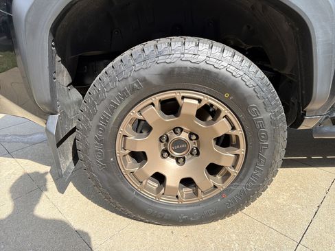 Used 2025 Toyota 4Runner Trailhunter AWD/4WD image 17
