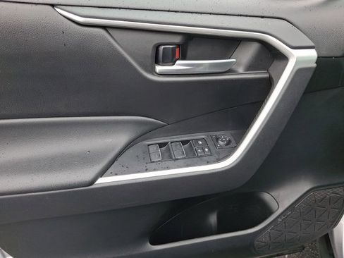 Used 2023 Toyota RAV4 XLE w/ Convenience Package image 12