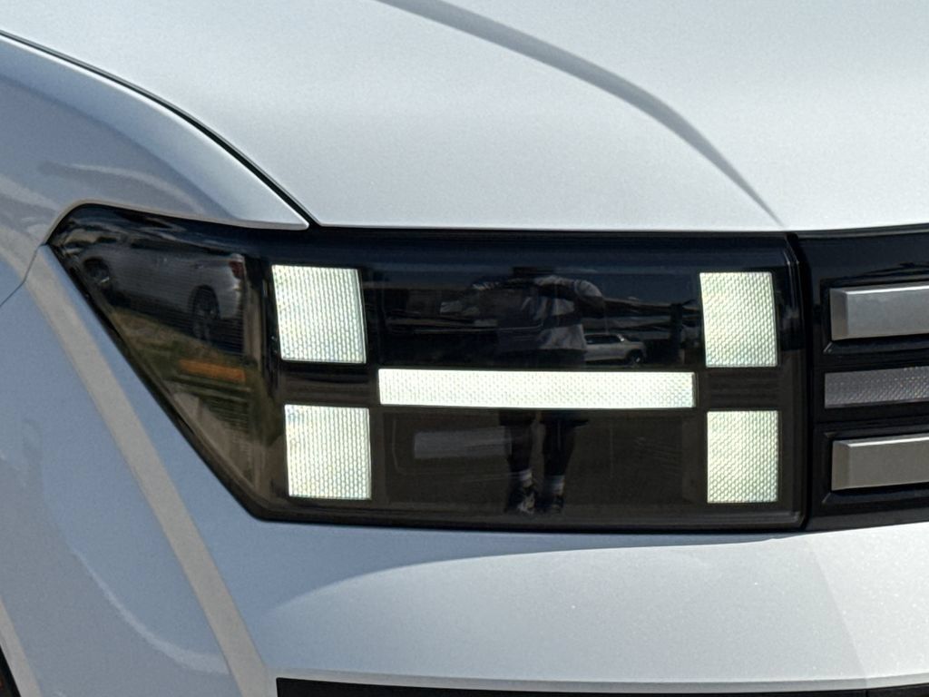 Used 2025 Hyundai Santa Fe SEL FWD image 4