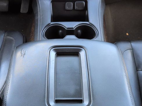 Used 2019 Chevrolet Suburban LT image 19