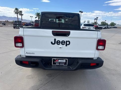 Certified 2025 Jeep Gladiator Sport AWD/4WD image 4