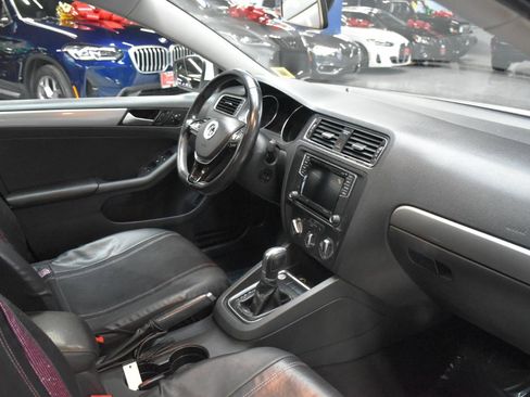 Used 2017 Volkswagen Jetta SE image 31