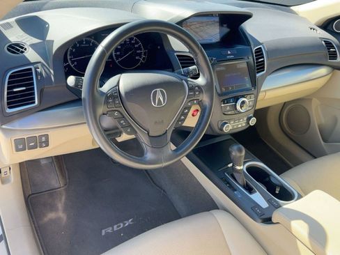 Used 2017 Acura RDX w/ Tech & AcuraWatch Plus Pkg image 4
