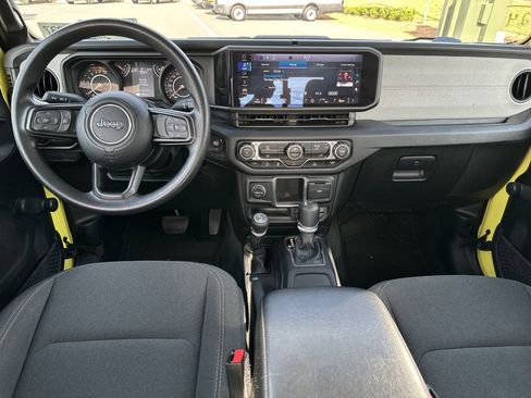 Used 2024 Jeep Gladiator Sport AWD/4WD image 10