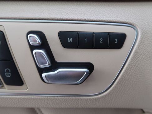 Used 2014 Mercedes-Benz E 550 4MATIC Sedan image 22