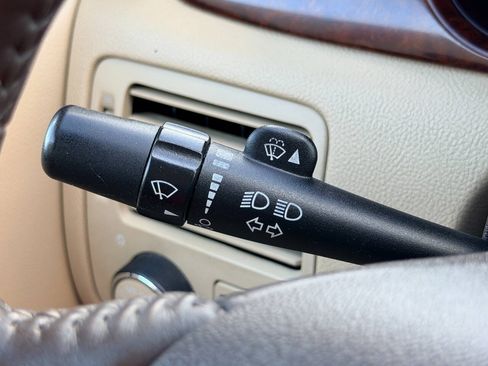 Used 2011 Buick Lucerne CXL FWD image 30