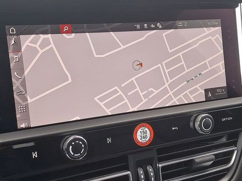 Used 2025 Porsche Macan image 19