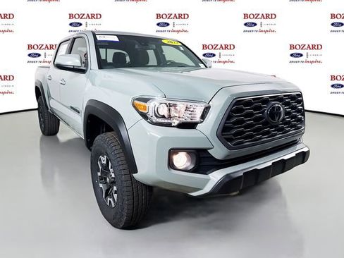 Used 2022 Toyota Tacoma TRD Off-Road image 1