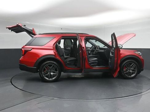Used 2025 Ford Explorer ST-Line w/ Premium Package image 61