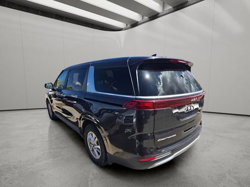 Used 2022 Kia Carnival LX FWD image 6