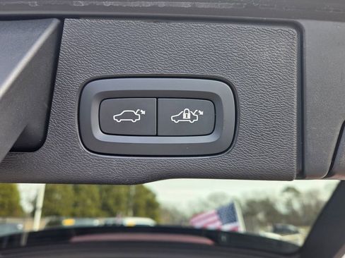 Used 2025 Volvo XC60 B5 Plus image 34