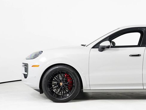 Used 2026 Porsche Cayenne GTS AWD/4WD image 12