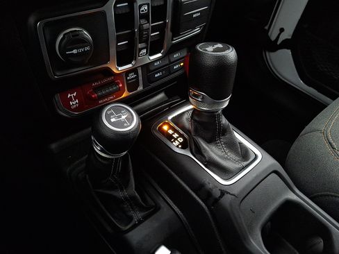 Certified 2025 Jeep Wrangler Willys image 15