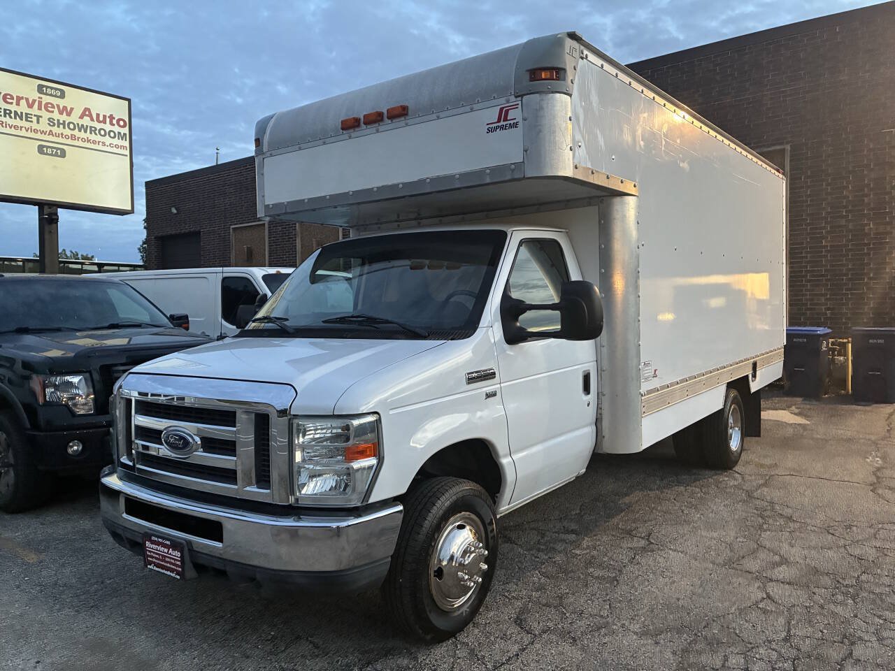 Used 2013 Ford E-350 and Econoline 350 Super Duty w/ Payload Pkg RWD image 11