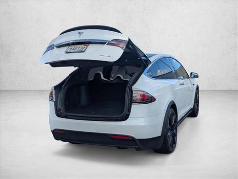 Used 2020 Tesla Model X Long Range image 7