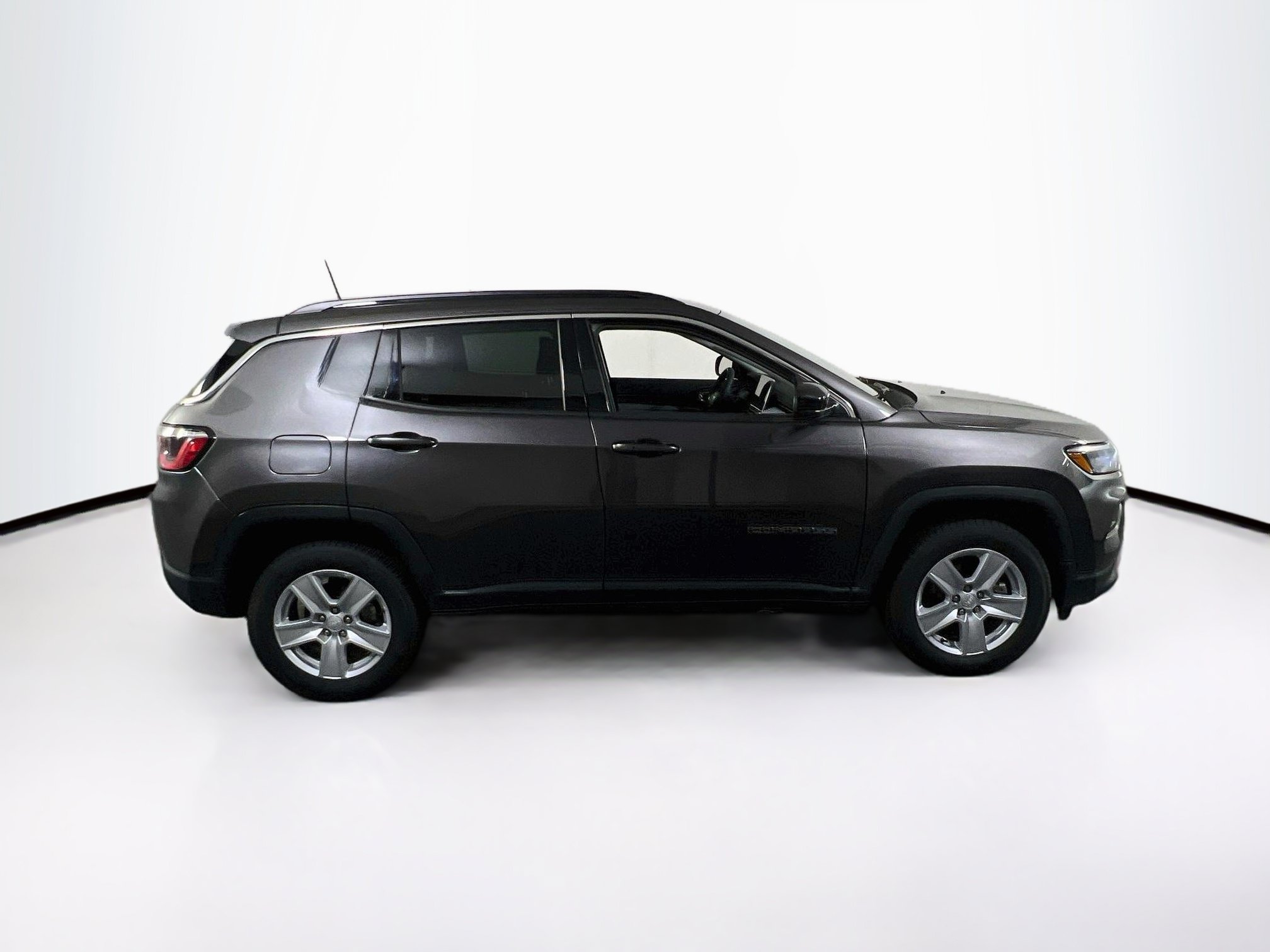 Used 2022 Jeep Compass Latitude AWD/4WD image 4