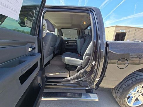 Used 2016 RAM 1500 Classic SLT w/ SLT Plus D←cor Group AWD/4WD image 5