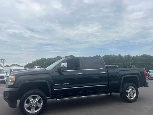 Used 2016 GMC Sierra 2500 Denali w/ Duramax Plus Package AWD/4WD image 22