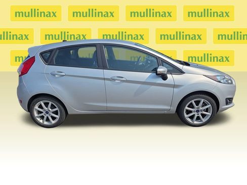 Used 2016 Ford Fiesta SE w/ Equipment Group 201A FWD image 2
