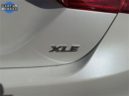Used 2019 Toyota Camry XLE image 18