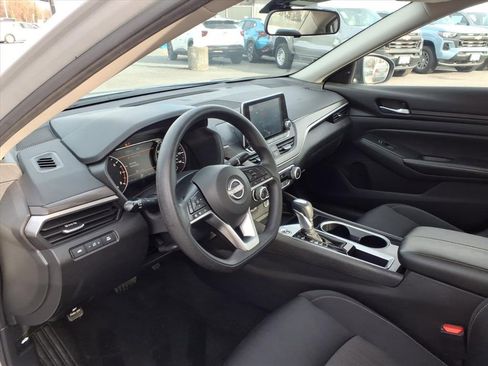 Used 2024 Nissan Altima 2.5 SV image 13