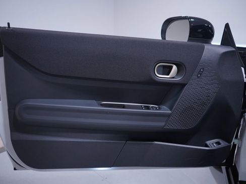 Used 2025 MINI Cooper 2-Door Hardtop image 12