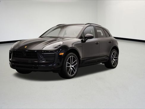 Used 2025 Porsche Macan image 1