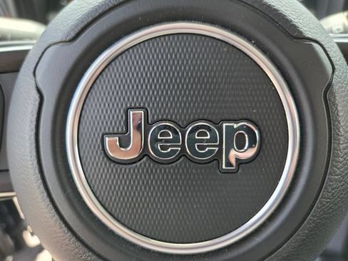 Used 2025 Jeep Wrangler Unlimited Rubicon AWD/4WD image 35