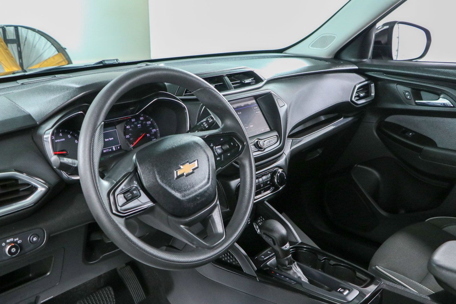 Used 2023 Chevrolet TrailBlazer LT FWD image 22