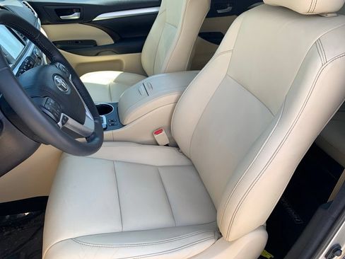 Used 2015 Toyota Highlander XLE AWD/4WD image 13