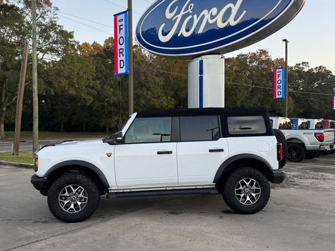 Used 2024 Ford Bronco Badlands image 3