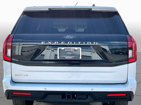 Used 2025 Ford Expedition Active RWD image 10
