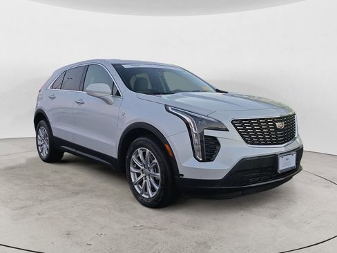 Certified 2023 Cadillac XT4 Luxury w/ Cold Weather Package image 7