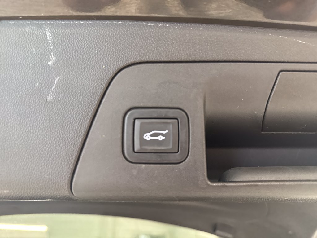 Used 2023 Buick Envision Essence w/ Sport Touring Package FWD image 45