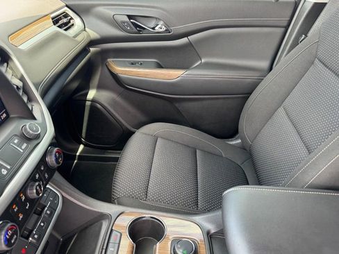 Used 2023 GMC Acadia SLE w/ Elevation Edition FWD image 14