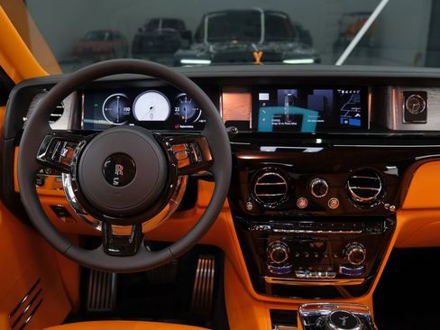 Used 2025 Rolls-Royce Phantom Sedan RWD image 74