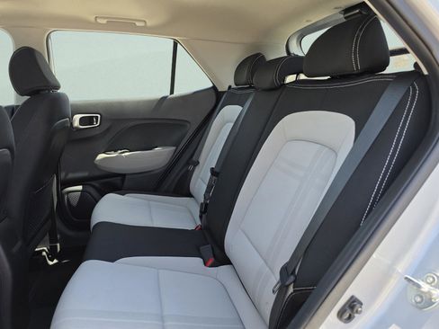 Used 2023 Hyundai Venue SEL FWD image 19