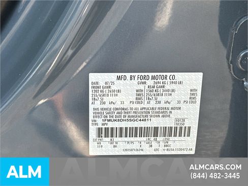 Used 2025 Ford Explorer Active AWD/4WD image 38