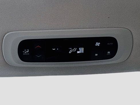 Used 2023 Chrysler Pacifica Touring-L FWD image 24