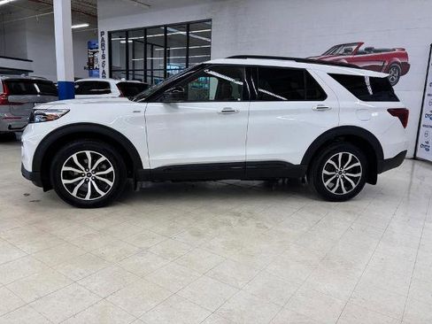 Certified 2023 Ford Explorer ST-Line AWD/4WD image 4