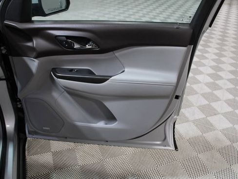 Used 2017 GMC Acadia SLT image 24