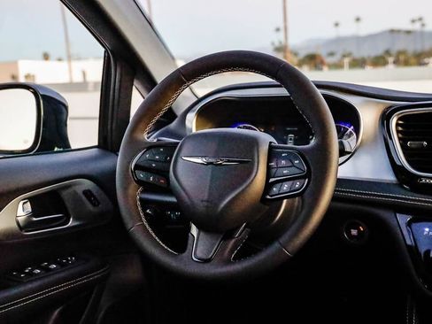 New 2026 Chrysler Pacifica Limited w/ S Appearance Package image 16