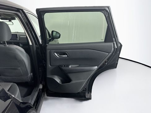 Used 2025 Nissan Rogue SV FWD image 29