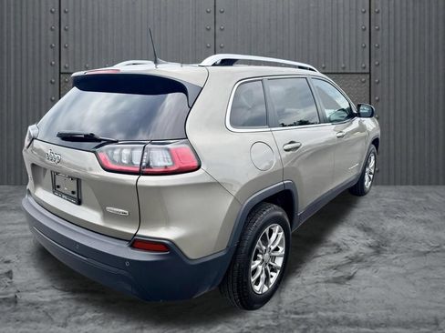Used 2019 Jeep Cherokee Latitude Plus AWD/4WD image 3
