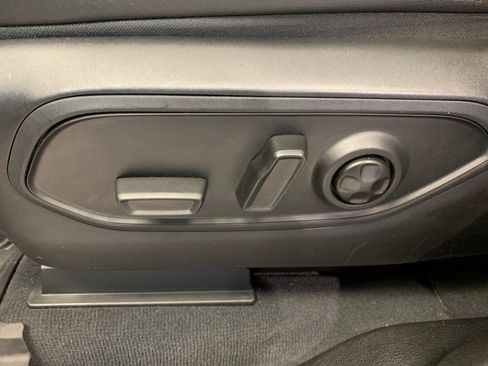 Used 2023 Jeep Grand Cherokee L Laredo image 17