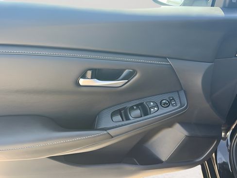 Used 2025 Nissan Sentra SV FWD image 13