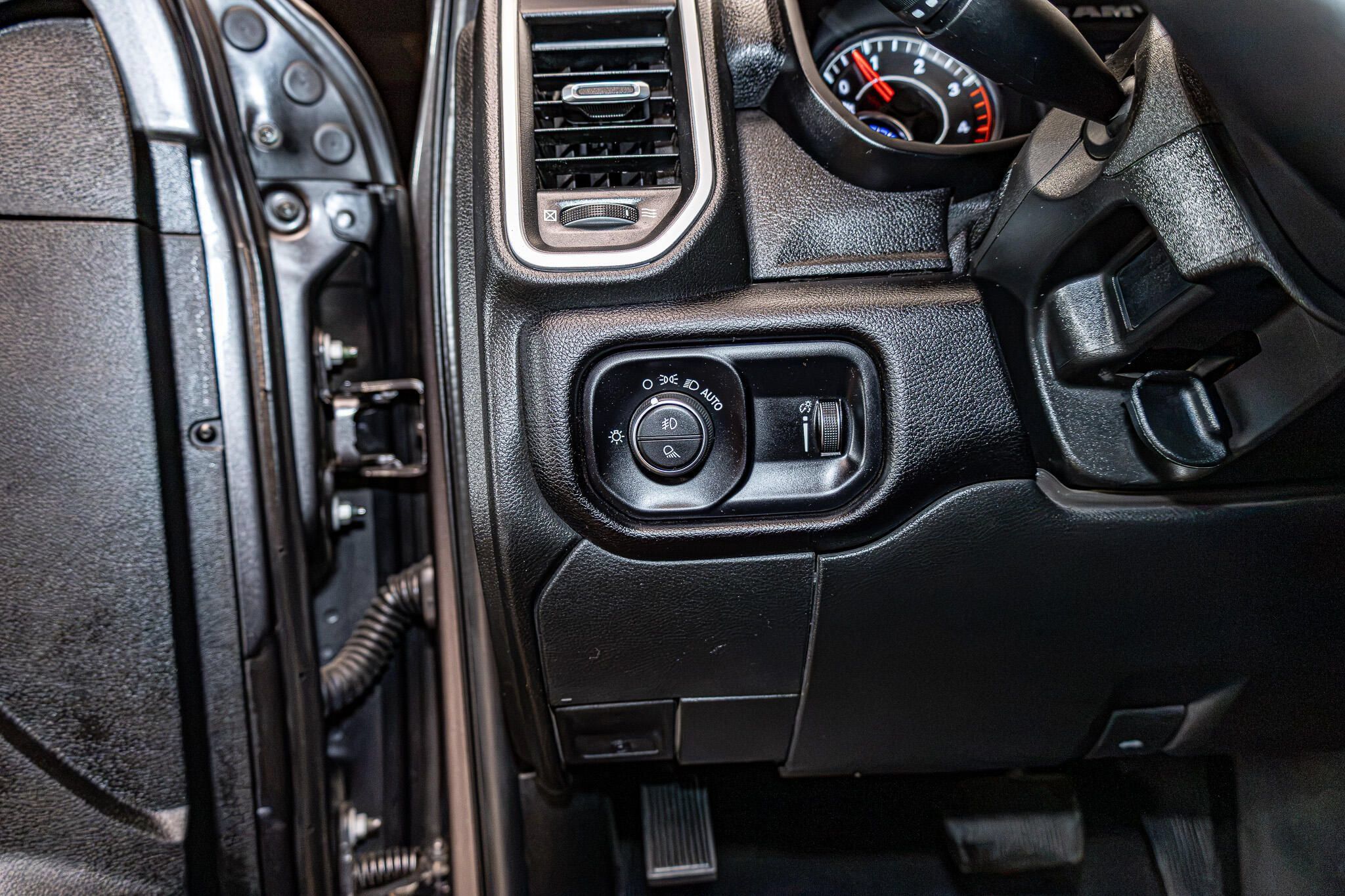 Used 2024 RAM 3500 Big Horn w/ Night Edition AWD/4WD image 18