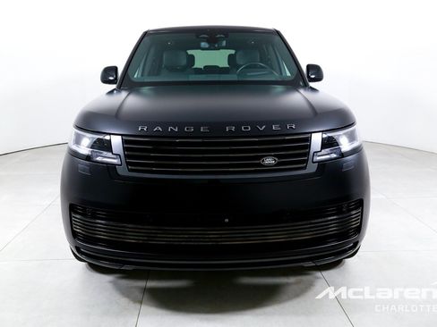 Used 2025 Land Rover Range Rover SV AWD/4WD image 4