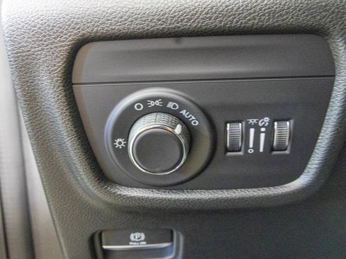 New 2025 Jeep Grand Cherokee L Laredo w/ Luxury Tech Group I image 19